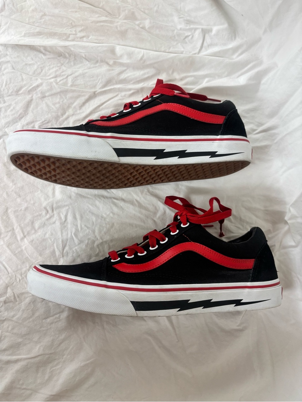 Vans Black/Red Accents Canvas Low-Top Sneakers | Men’s Size 10 - Picture 6 of 7